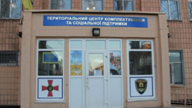 В одному з ТЦК столиці працівник ТЦК здійснив спробу самогубства. Наразі він у реанімації