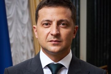 Зеленський легалізує сепаратистів:  у  Києві проходять акції протесту