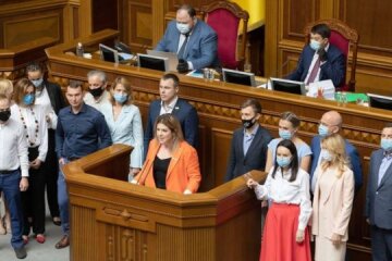 Несогласным депутатам из Голоса логичнее было бы сдать мандат, чем выходить из партии, – эксперт