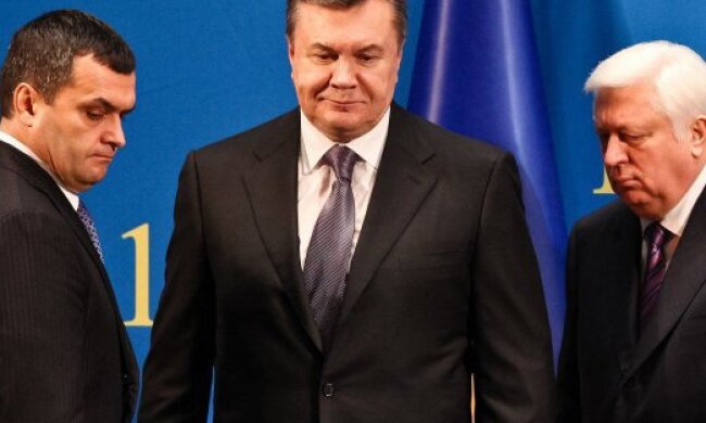 Суд заочно арештував міністра-втікача Захарченка