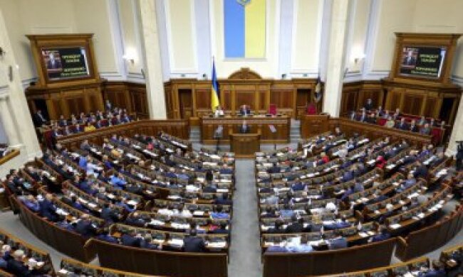 Найтяжче Раді давалися закони щодо окупованих територій та відсічі агресії — політолог