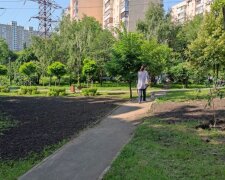 У Подільському районі висадили новий сквер на честь загиблих у війні журналістів, операторів та медійників