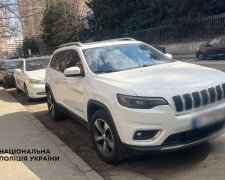 Допоміг «по-сусідству»: у Києві 37-річний чоловік продав джип знайомого, який втік за кордон, та привласнив $19 000