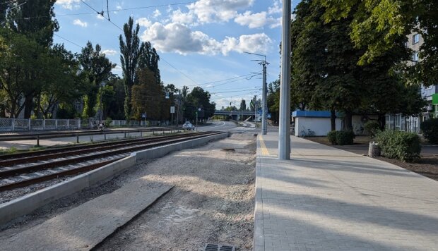 Під час ремонту вулиці Кирилівської в Києві облаштовують першу зупинку трамвая віденського типу