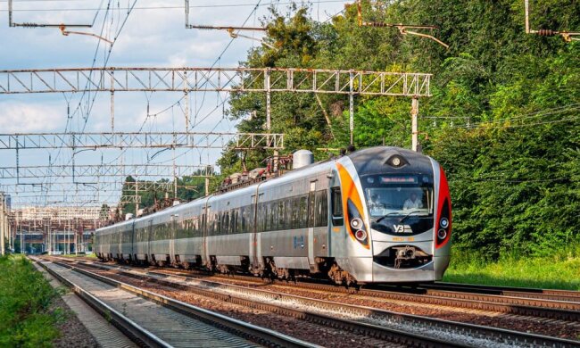 "Укрзалізниця" призначає додатковий поїзди — Інтерсіті №761/762 Київ-Одеса та №719/720 Київ-Харків