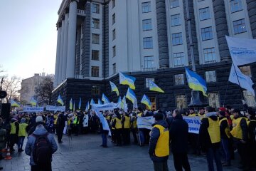 Під Кабінетом міністрів мітингують атомники
