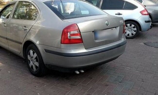 «Не давайте гроші самозванцям»: киянам роз’яснили, чи потрібно платити за парковку авто у дворі