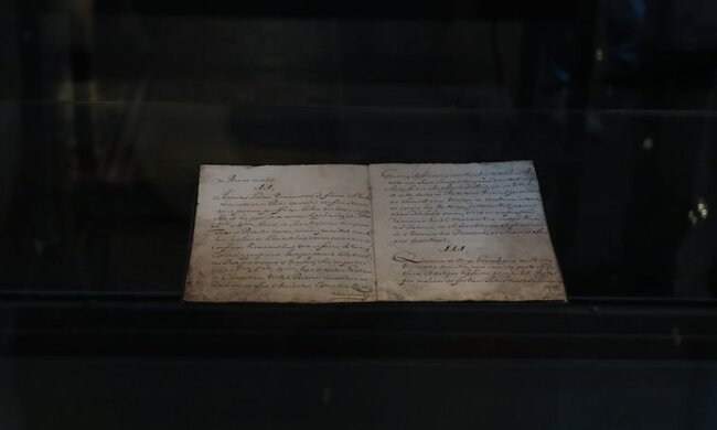До України привезли оригінал Конституції Пилипа Орлика
