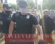 Біля київського коледжу зіткнення студентів та поліції, є постраждалі (відео)