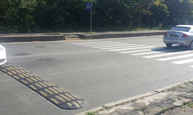 У Києві на Білицькій провалився асфальт