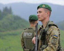 Ситуація неспокійна: українські військові охороняють кордон з Білоруссю в посиленому режимі