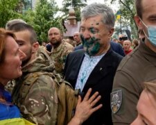 Посольство США засудило напад на Порошенка в центрі Києва