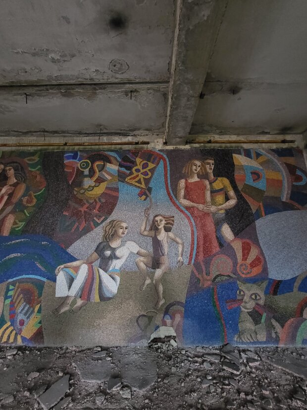 У Києві на покинутому заводі «Електронмаш» під загрозою знищення перебуває унікальна мозаїка
