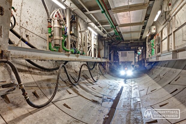 Половина одного з тунелів метро на Виноградар вже побудована
