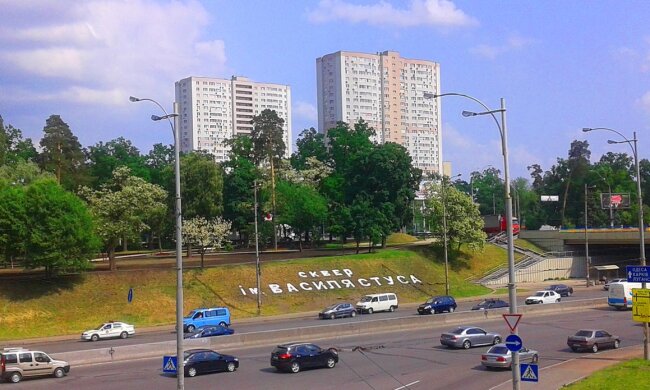 Київзеленбуд замовив систему поливу з трубами за подвійною ціною з терміновою поставкою