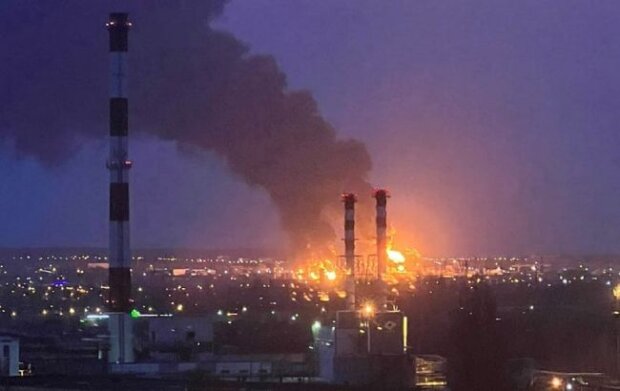 У російському Бєлгороді сталася масштабна пожежа на нафтобазі. Розпочато евакуацію