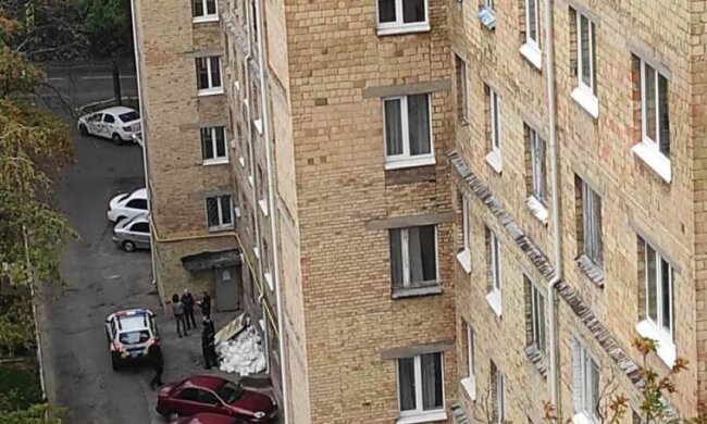 У Києві викладач вишу випав з 9-го поверху гуртожитку