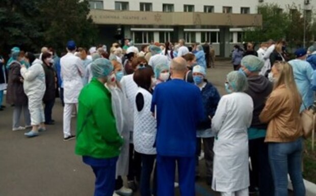 Відмовляються ризикувати життям за копійки: бойкот в київській лікарні