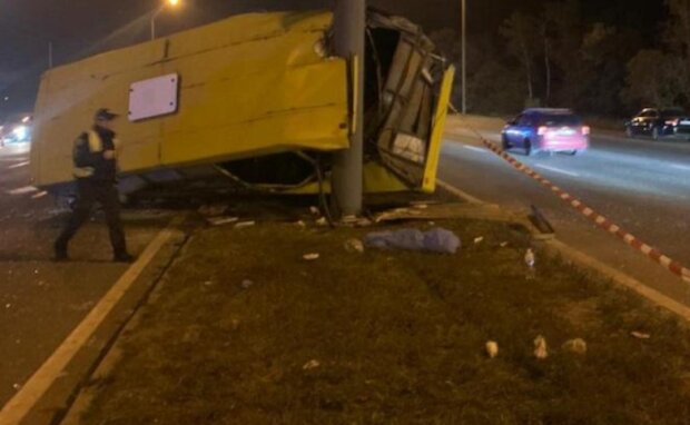 У Києві легковик влетів у маршрутку, шестеро людей постраждали