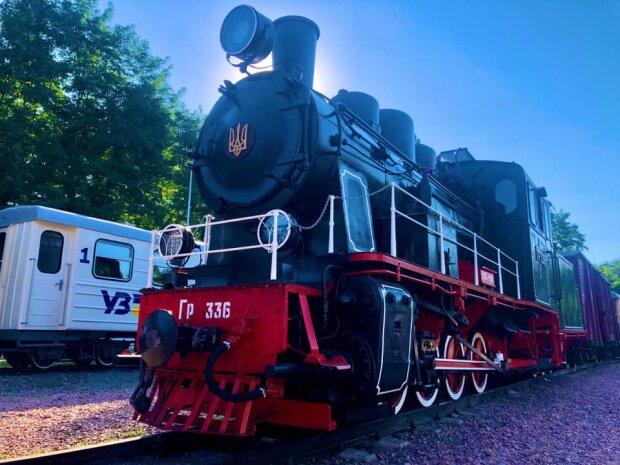 У Сирецькому парку на Київській дитячій залізниці з'явився ретро-поїзд