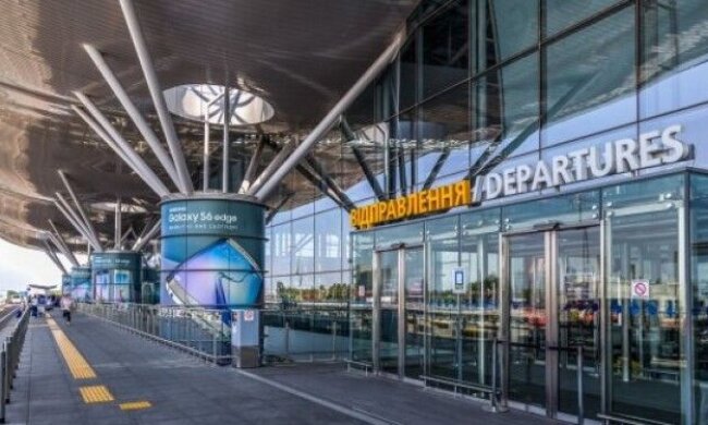 “Хотів купити трактор”: з України видворили чоловіка з російською символікою на одязі