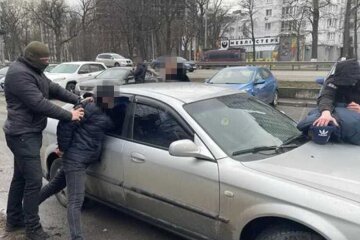 У Києві поліцейський організував вимагання грошей з підприємців