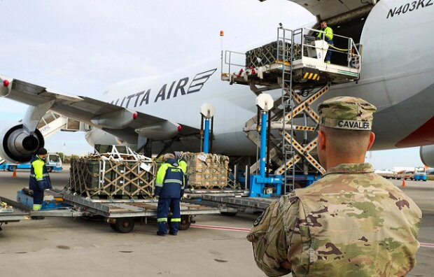 Україна отримала від США партію військової допомоги — вантаж приймали в «Борисполі»