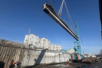 Трамвай їде, міст стоїть: на Деснянщині вперше за 27 років оновлюють важливу розв'язку