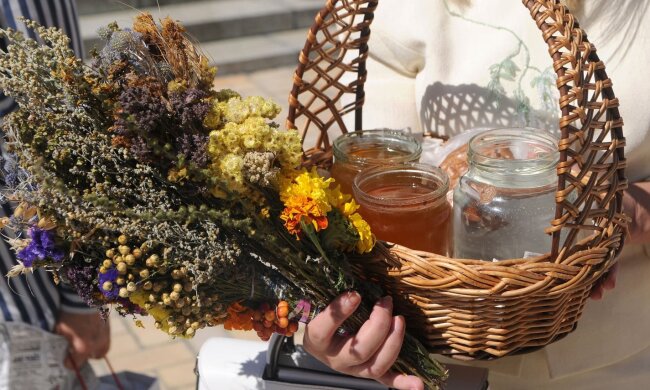 1 серпня відзначають свято Маковія, або медовий, мокрий Спас