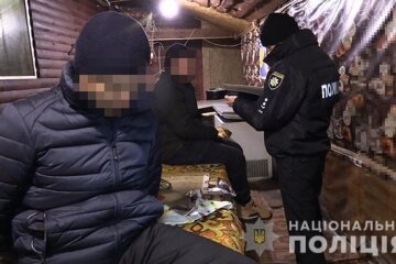 У столиці чотирьох осіб затримали за викрадення іноземця (відео)