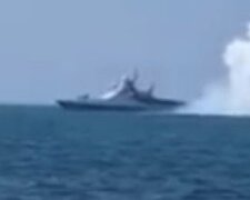 «Рускій воєнний корабль» горить у Чорному морі
