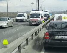 На Північному мосту в Києві розбилася людина (відео)