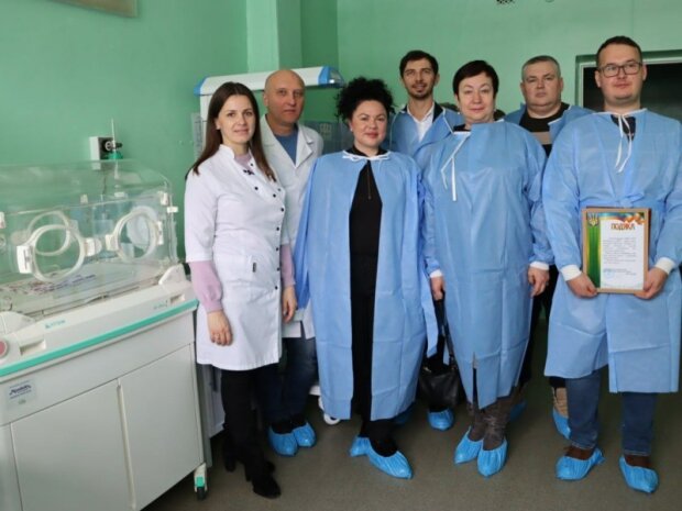 На Київщині пологове віділення отримало інкубатор для передчасно народжених діток