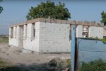 Зруйновані будівлі в Козаровичах відновлює компанія з будівництва доріг, що має "корупційний шлейф"