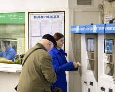 В київському метро працюють консультанти з е-квитка