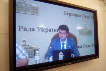 Разумков з’явився у кріслі спікера