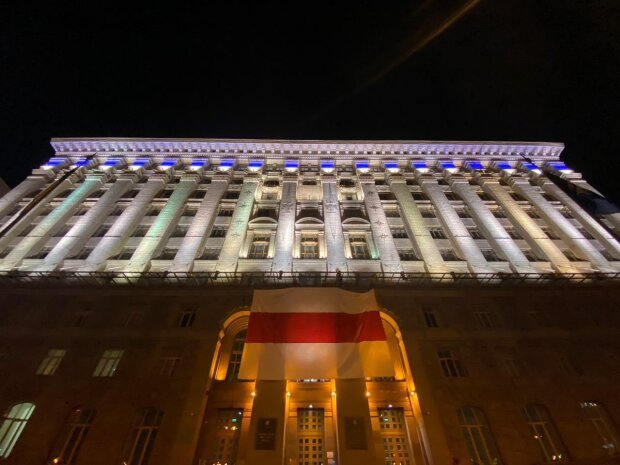 Київську мерію підсвітили кольорами білоруського прапору