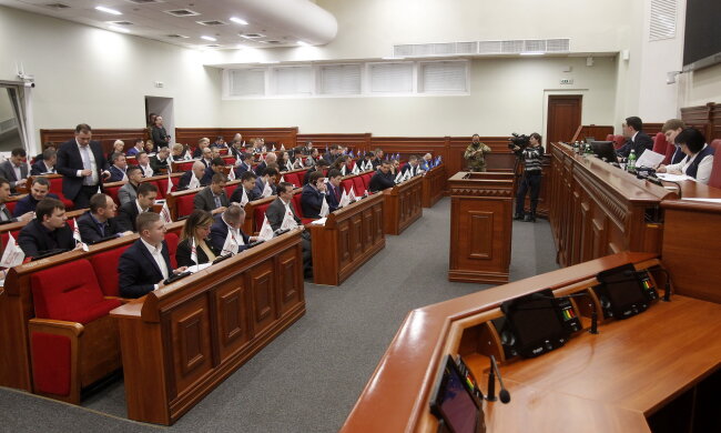 Топ-5 найбідніших депутатів Київради: власниця кімнати, мандрівник та багатій без житла