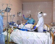 “Просто конвеєр трупів”: лікар розповів про жахи в інфекційній лікарні Києва