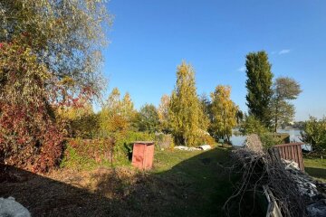 Махінації на березі озера «Заплавне»: киянку судитимуть за захоплення землі та підробку документів