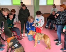У столиці для діток з інвалідністю проводяться сеанси каністерапії — лікування за допомогою собак