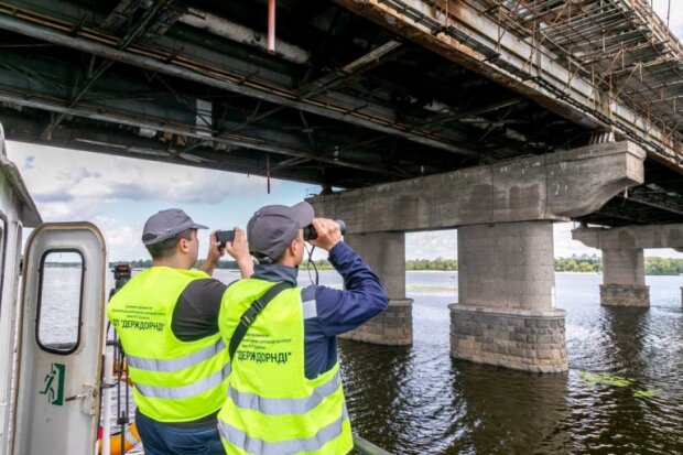 Влада анонсувала перший тендер з реставрації аварійного мосту Патона
