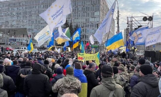 Кілька вулиць перекрили у Києві через акцію прихильників Порошенка (відео)