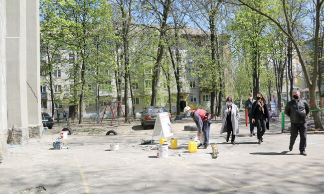В Солом’янському районі активно ремонтують будинки та території (перелік)