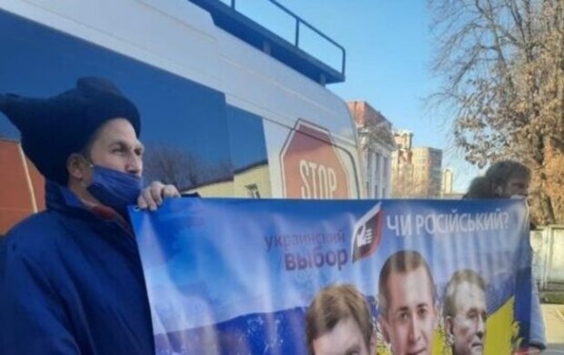 Вимагають дій від РНБО: у Києві продовжуються мітинги проти Загіда Краснова (відео)