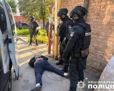 Перекидували "товар" через паркан - поліція викрила наркотрафік до Київського СІЗО