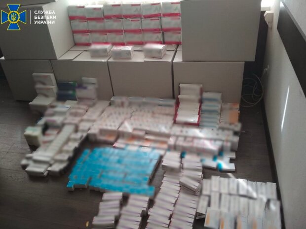 СБУ викрила злодіїв, які ввозили в Україну неякісні ліки та тести на COVID-19