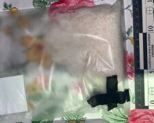 100 грамів психотропів у кишені: у Святошинському районі затримали наркозбувача
