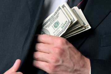 Привласненні понад ₴100 000 бюджетних коштів на відновленні адмінбудівлі — на Київщині підозрюють інженера та підрядника