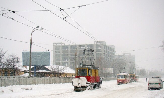 На Троєщині трамвай зійшов з рейок